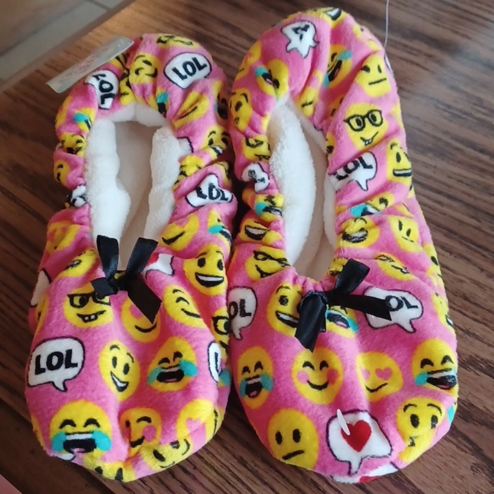 Fuzzy Babba Velour Faux Sherpa Slippers, smiley imogee, M/L, 8-10 shoe